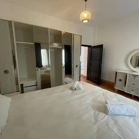 Ferah Ve Nezih Apartment *
